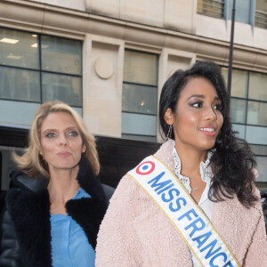 Exclusif - Sylvie Tellier et Clémence Botino, Miss France 2020 se rendent à la boutique de service de location de tenues de soirée Une Robe Un Soir à Paris. Le 16 décembre 2019.