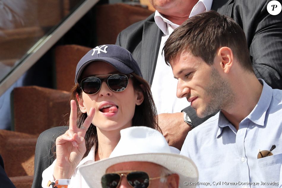 Gaspard Ulliel et sa compagne Gaëlle Pietri dans les tribunes des Internationaux de Tennis de Roland Garros à Paris le 7 juin 2017 © Cyril Moreau-Dominique Jacovides/Bestimage