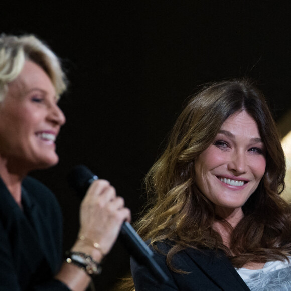 Exclusif - Sophie Davant, Carla Bruni Sarkozy - Enregistrement de l'émission "La Lettre", présentée par S.Davant, qui sera diffusée le 16 janvier 2021 sur France 2. Le 16 octobre 2020 © Cyril Moreau / Bestimage
