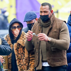 Jennifer Lopez et Alex Rodriguez arrivent à la répétition du concert de nouvel an à Times Square, New York le 31 décembre 2020.