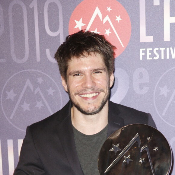 Francois Civil a reçu le prix d'interprétation masculine pour le film Mon inconnue Photocall des lauréats à l'issu de la cérémonie de clôture. 22 ème Festival du film de comédie de l'Alpe d'Huez, au palais des sports, samedi 19 janvier 2019 © Christophe Aubert via Bestimage