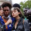 Camelia Jordana - Rassemblement contre le racisme et les violences policières, à l'appel du comité "Vérité pour Adama", Place de la République, à Paris, France. Le 13 juin 2020.