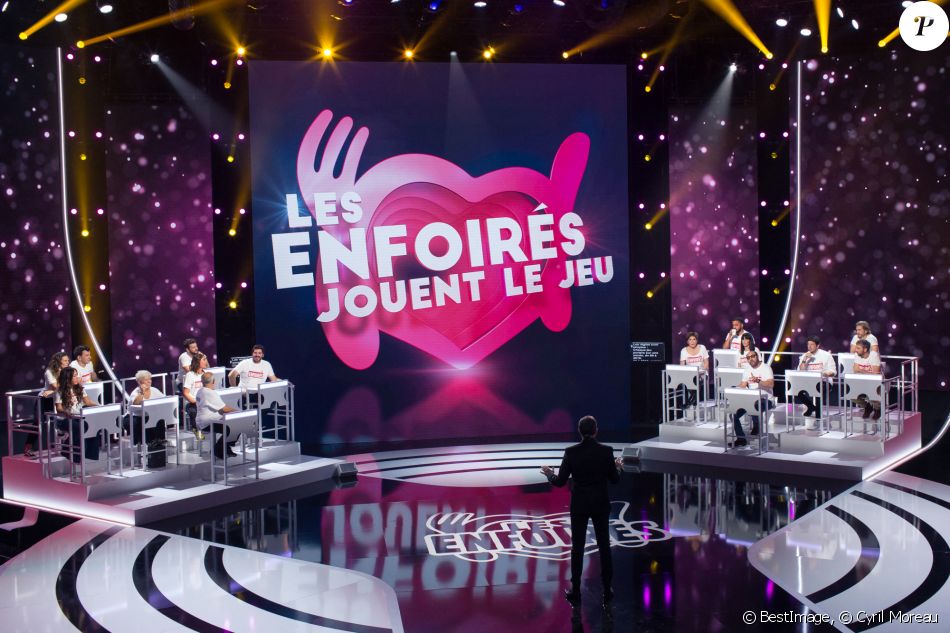Nikos Aliagas, Amel Bent, Laure Pester (Lorie), Michael Youn, Mimie Mathy, Gérard Jugnot, Zazie, Claudio Capéo, Patrick Fiori, Kad Merad, Liane Foly, Jenifer Bartoli, Slimane, Patrick Bruel, Christophe Willem - Enregistrement de l'émission "Les enfoirés jouent le jeu", qui sera diffusée le 30 novembre en prime time sur TF1. Le 18 novembre 2019 © Cyril Moreau / Bestimage