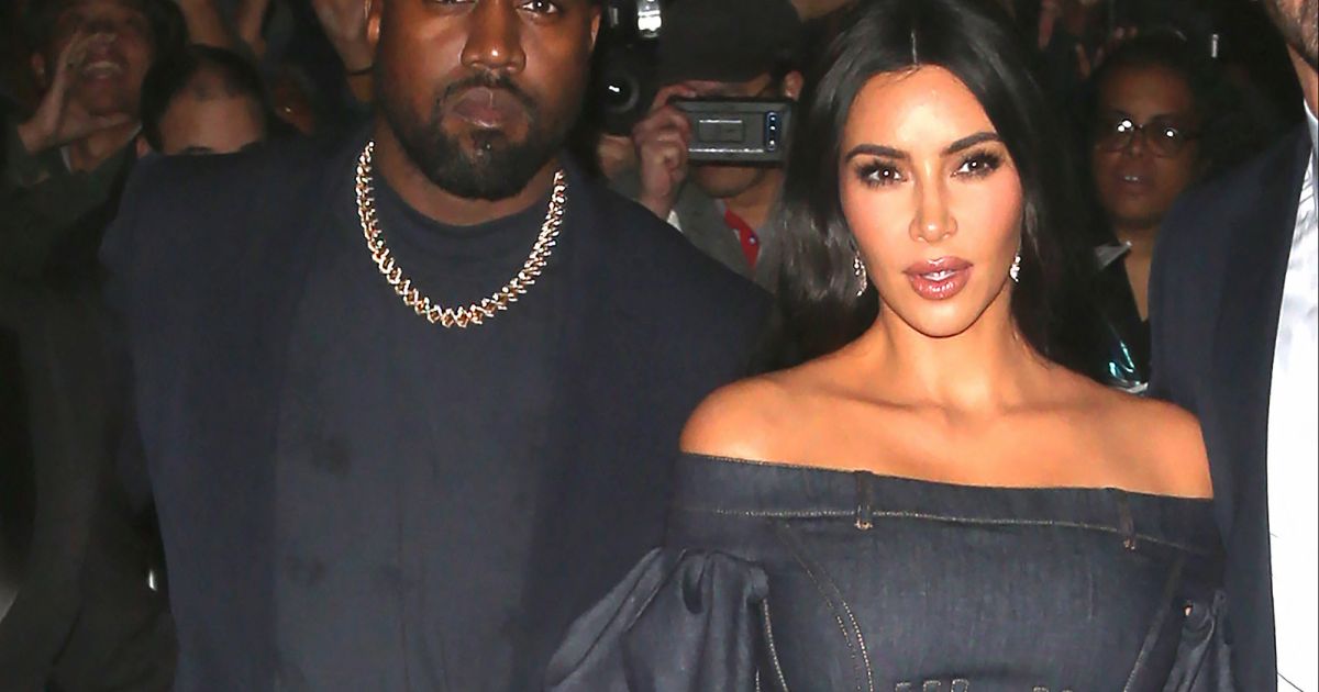 Kim Kardashian et son mari Kanye West arrivent très amoureux à la