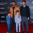 Ricky Martin avec son fiancé Jwan Yosef et ses enfants Matteo et Valentino Martin à la première de "Rogue One: A Star Wars Story" au théâtre The Pantages à Hollywood. Le 10 décembre 2016.