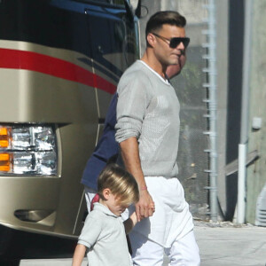 Exclusif - Ricky Martin va chercher ses fils Matteo et Valentino à l'école à Miami, le 16 mars 2014.