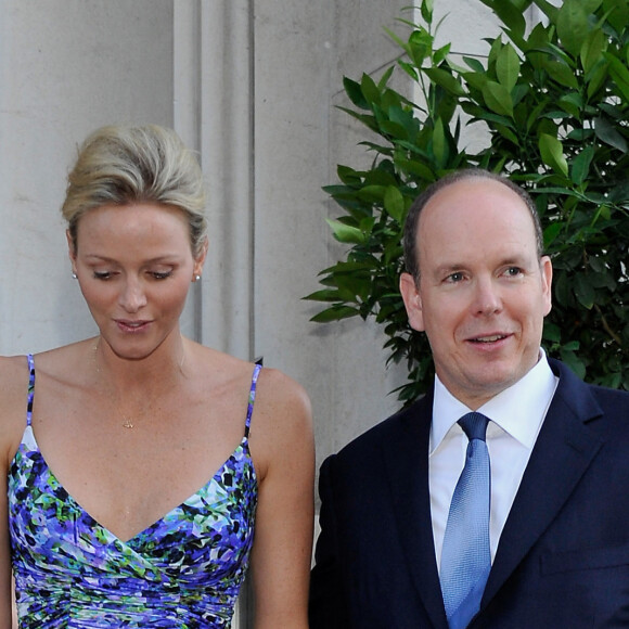 Le prince Albert de Monaco et son épouse la princesse Charlene à Monaco en 2011.
