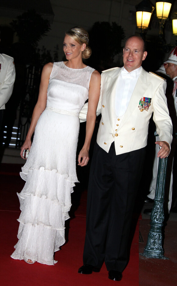 Le prince albert de Monaco et son épouse la princesse Charlene lors de leur soirée de mariage à Monaco, en 2011.