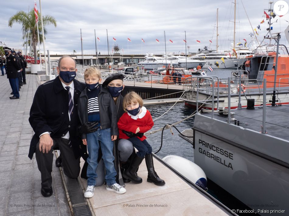 Le prince Albert, la princesse Charlene et leurs enfants, le prince Jacques et la princesse Gabriella : cérémonie d'inauguration de la nouvelle vedette Princesse Gabriella à Monaco, décembre 2020. Photo : Eric Mathon / Palais princier / Manu Vitali et Michael Alesi / Direction de la communication