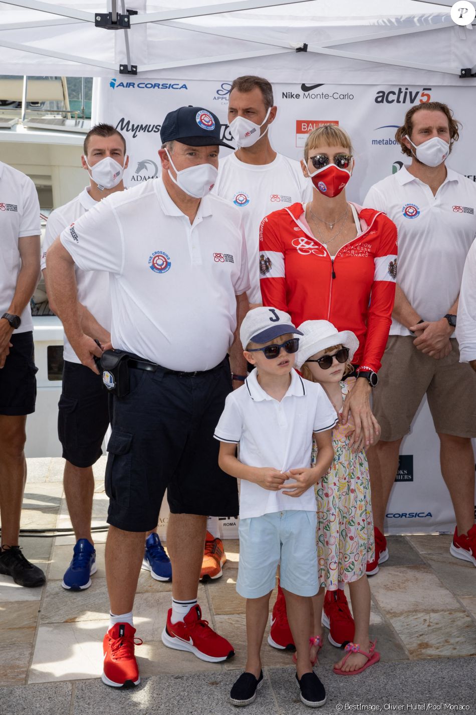 Le prince Albert II de Monaco et la princesse Charlène de Monaco avec leurs enfants le prince Jacques de Monaco, marquis des Baux et la princesse Gabriella de Monaco, comtesse de Carladès - La famille princière de Monaco au départ de la 3ème édition de la course "The Crossing : Calvi-Monaco Water Bike Challenge". Ce défi caritatif organisé par la Fondation Princesse Charlène se déroule les 12 et 13 septembre. © Olivier Huitel/Pool Monaco/Bestimage