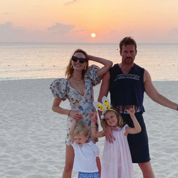 Elizabeth Chambers, Armie Hammer et leurs deux enfants Harper et Ford. Avril 2020.