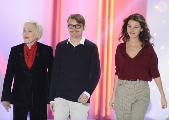 Nicole Croisille, Lorànt Deutsch et sa femme Marie-Julie Baup - Enregistrement de l'émission "Vivement Dimanche" à Paris. Le 6 octobre 2015.