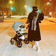Gigi Hadid et sa fille Khai sortent sous la neige. Janvier 2021.