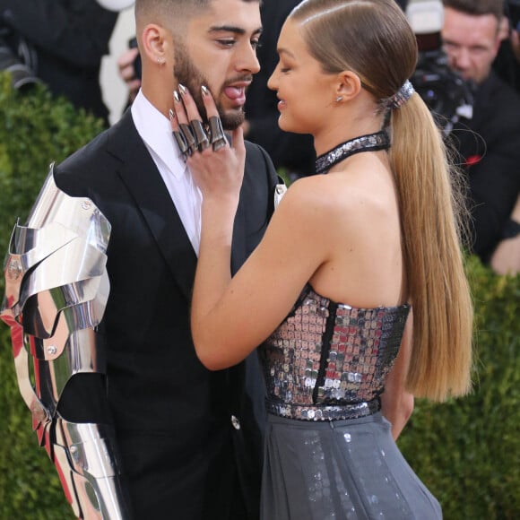 Gigi Hadid et  Zayn Malik - Soirée Costume Institute Benefit Gala 2016 (Met Ball) sur le thème de "Manus x Machina" au Metropolitan Museum of Art à New York, le 2 mai 2016. 