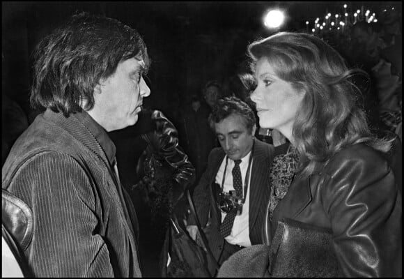David Bailey et Catherine Deneuve au défilé Yves Saint Laurent en 1983.