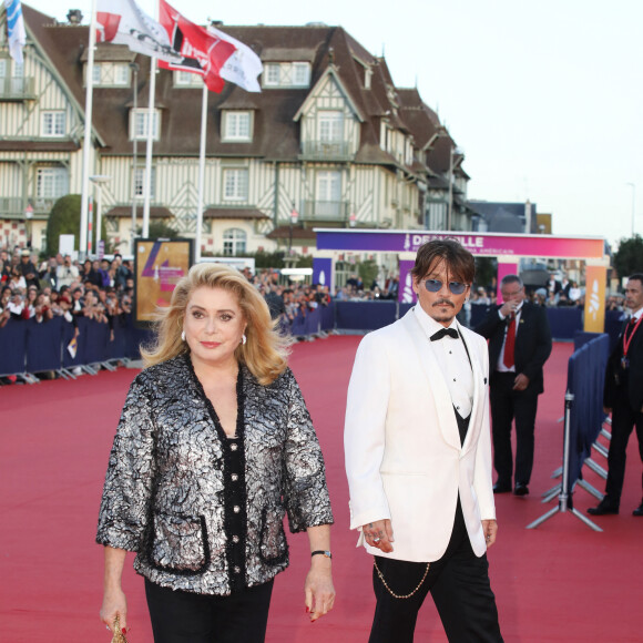 Johnny Depp et Catherine Deneuve (Présidente du jury) - Tapis rouge du film "Waiting for the Barbarians" avant la cérémonie d'hommage à J. Depp pour l'ensemble de sa carrière lors du 45ème festival du Cinéma Américain de Deauville le 8 septembre 2019. © Denis Guignebourg/Bestimage