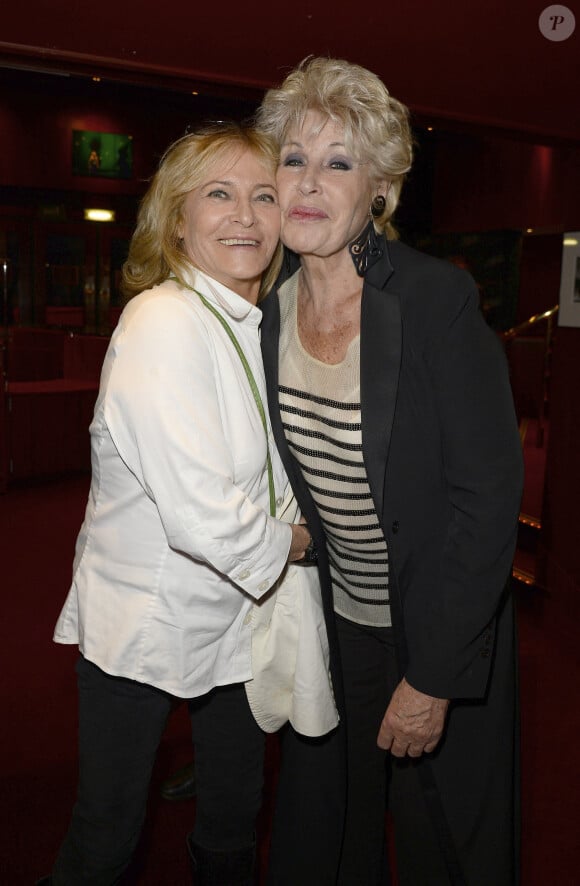 Nathalie Delon et Nicole Sonneville - 100ème du spectacle "Mugler Follies" au Théâtre le Comédia à Paris le 26 mai 2014. 