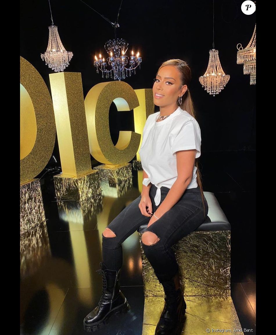 Amel Bent sur le plateau de The Voice en janvier 2021.