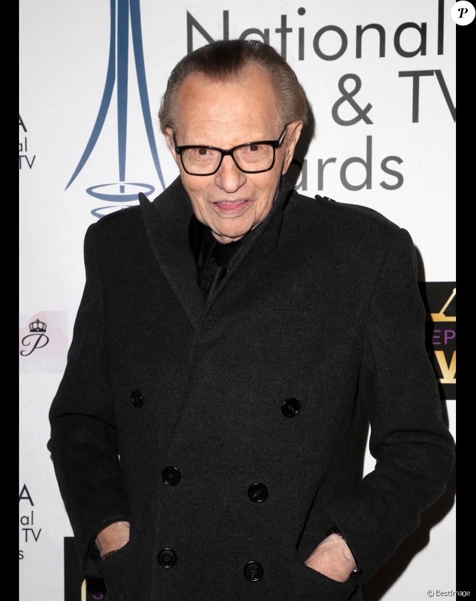 Larry King au photocall des "National Film and Television Awards" à Los Angeles, le 5 décembre 2018.