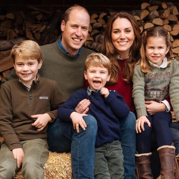 Portrait de famille du prince William, Kate Middleton et leurs trois enfants, George, Charlotte et Louis, pour leur carte de voeux 2021.