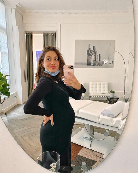 Louise Chabat, enceinte, a posté ce selfie d'elle sur Instagram le 8 novembre 2020.