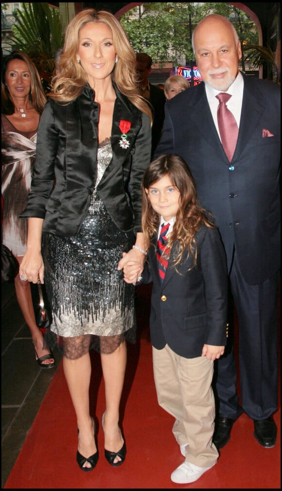 Céline Dion, son fils René-Charles et son mari René Angélil au Musée Grévin à Paris