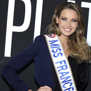 Amandine Petit (Miss France 2021) rencontre Jordan De Luxe sur un plateau de la chaine Non Stop People le 14 janvier 2021 © Cédric Perrin / Bestimage