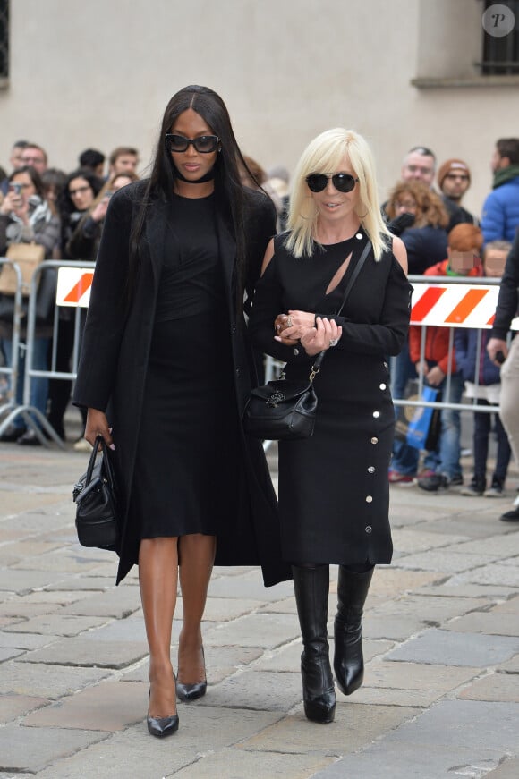 Naomi Campbell, Donatella Versace à la cérémonie religieuse en l'honneur de Franca Sozzani (rédactrice en chef de Vogue Italie décédée le 22 décembre 2016) à Milan, le 27 février 2017.
