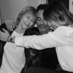 Anthony Delon, sa mère Nathalie Delon et sa fiancée Sveva Alviti, sur Instagram le 22 janvier 2021.