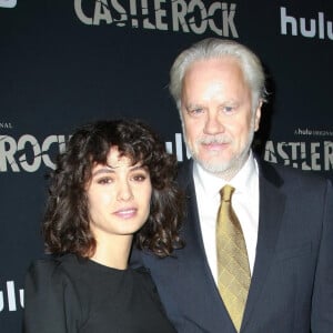 Gratiela Brancusi et son compagnon Tim Robbins lors de l'avant-première de la deuxième saison de la série 'Castle Rock' à West Hollywood, le 14 octobre 2019.