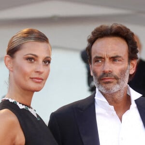 Anthony Delon et sa compagne Sveva Alviti lors de la cérémonie d'ouverture de la 77e édition du festival international du film de Venise (Mostra). Le 2 septembre 2020.