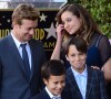 Simon Baker et ses trois enfants Stella Baker, Harry Baker, Claude Baker assistent à la soirée Star ceremony à Los Angeles, le 14 février 2013.
