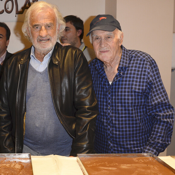 Rémy Julienne, Charles Gérard et Jean-Paul Belmondo - Lancement du "Wall of fame de Choco-Story" avec l'empreinte en chocolat des mains de célébrités au musée gourmand du chocolat. © Coadic Guirec/Bestimage