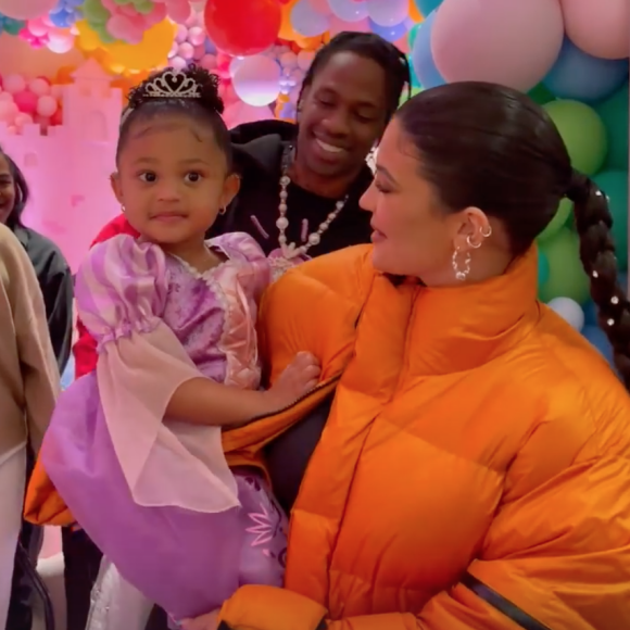 La fille de Kylie Jenner et Travis Scott, Stormi, a fêté ses 3 ans le 1er février 2021.