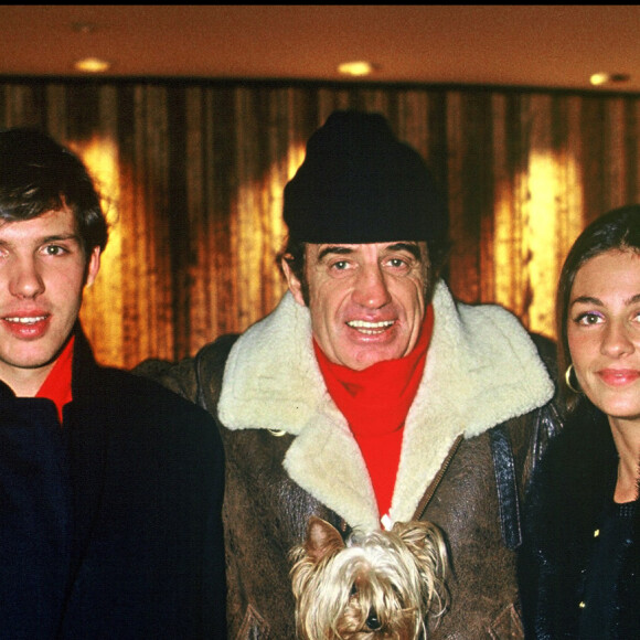 Jean-Paul Belmondo avec son fils Paul et sa fille Florence en 1987.