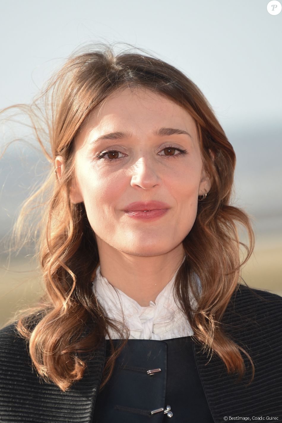 Lola Bessis sur la plage lors du festival du film de Cabourg le 15 juin 2018. © Coadic Guirec / Bestimage