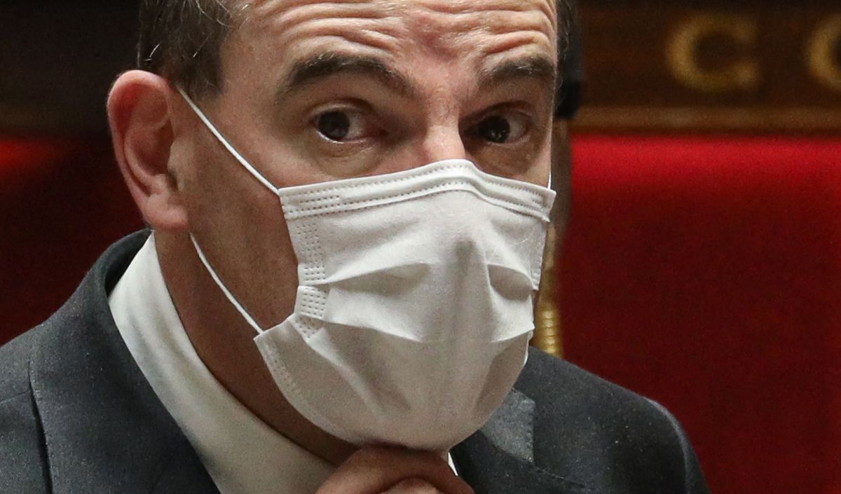 Jean Castex victime d'oiseaux déféqueurs : une scène improbable à Matignon