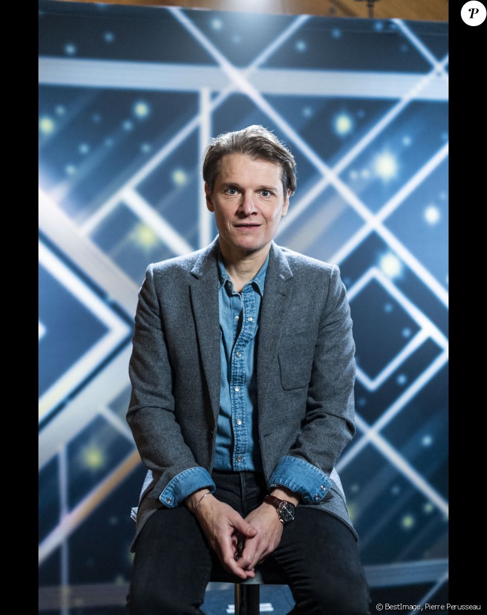 Exclusif - Benabar lors de l'enregistrement de la surprise à Mélanie pour l'émission "La Lettre", au Cabaret Sauvage à Paris, présentée par S.Davant et diffusée le 16 janvier 2021 sur France 2. Le 16 décembre 2020 © Pierre Perusseau / Bestimage