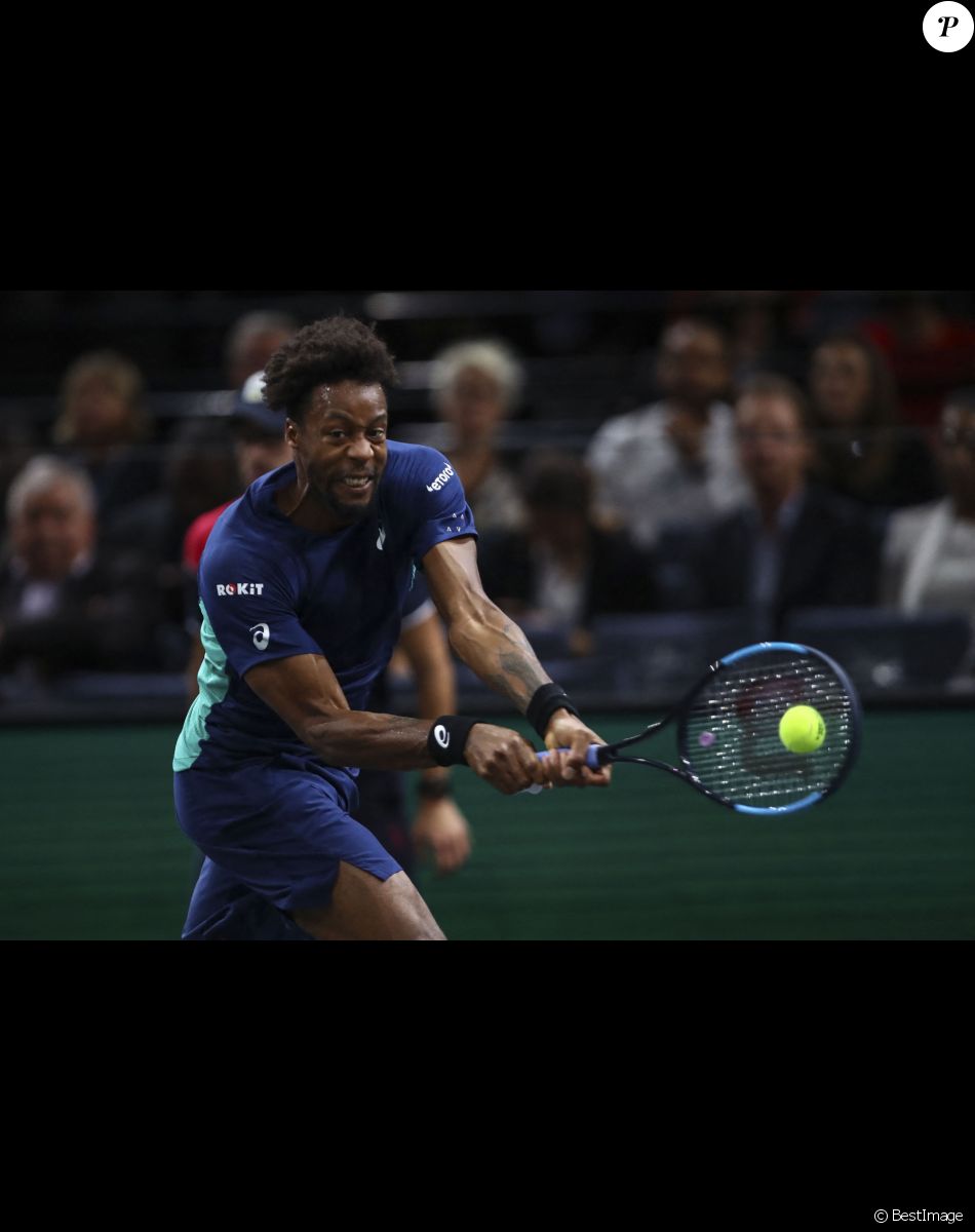 Match "Gaël Monfils - Denis Shapovalov (2/6 - 2/6)" lors du tournoi Rolex Paris Masters 2019, le 1er novembre 2019.
