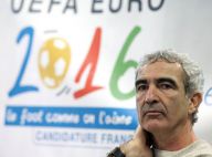 Raymond Domenech veut l'union sacrée... C'est pas gagné : regardez Yannick Noah le tacler !