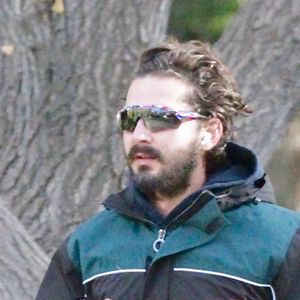 Exclusif - Shia LaBeouf fait son footing dans les rues de Los Angeles le 5 décembre 2020.