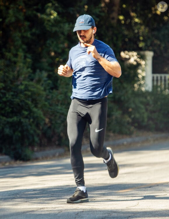 Shia LaBeouf est allé faire un jogging dans le quartier de Pasadena à Los Angeles pendant l'épidémie de coronavirus (Covid-19), le 1er octobre 2020
