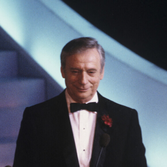 En France, à Paris, sur la scène du Théâtre de l'Empire, lors de la cérémonie de remise des César en 1985, Simone Signoret et Yves Montand. Le 2 mars 1985 © Jean-Claude Colin via Bestimage