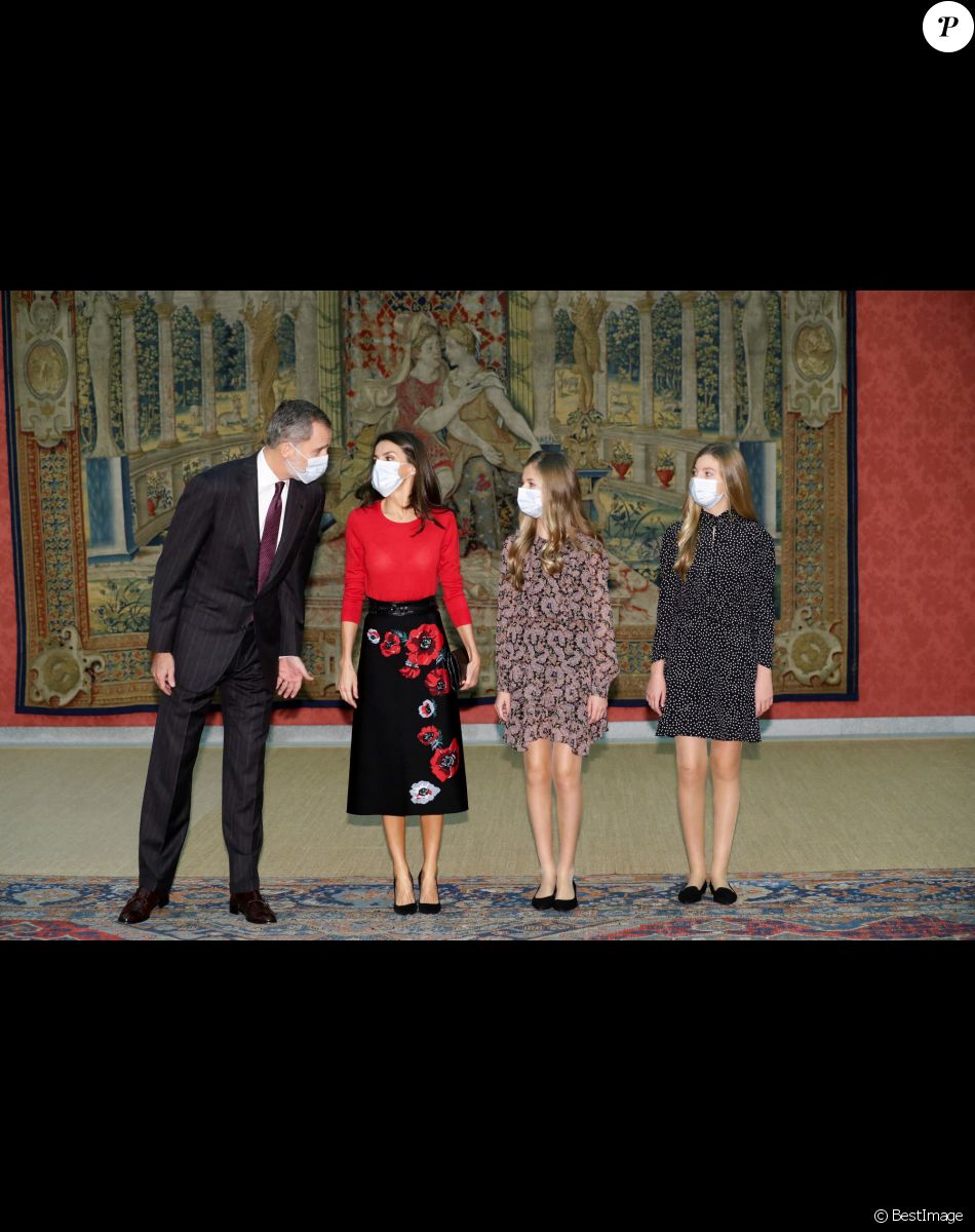 Le roi Felipe VI et la reine Letizia d'Espagne, la princesse Leonor, l'infante Sofia d'Espagne - Réunion du conseil d'administration de la Fondation Princesse de Gérone au Palais El Pardo. Madrid, le 11 décembre 2020.