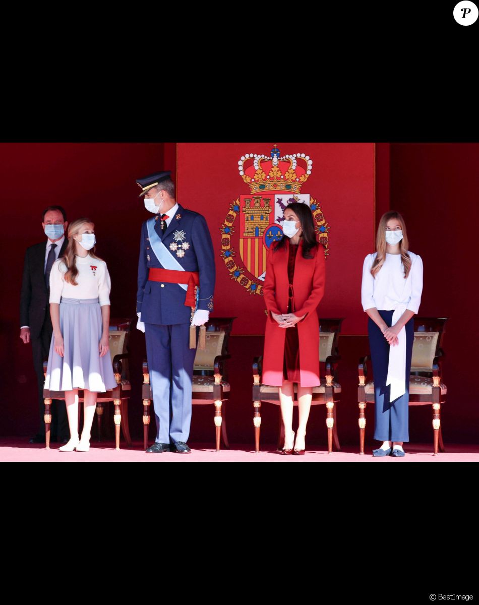 Le roi Felipe VI d'Espagne, la reine Letizia, l'infante Sofia, la princesse Leonor - La famille royale d'Espagne lors de la célébration de la fête nationale à Madrid le 12 octobre 2020.