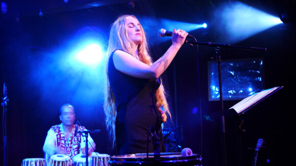 Chloe Mons (veuve d'Alain Bashung) en concert au Zebre Belleville à Paris. Le 8 novembre 2013