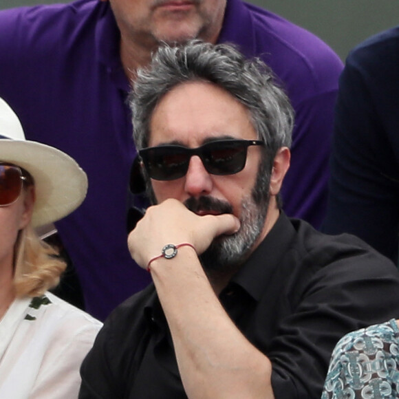 Emmanuelle Béart et Frédéric Chaudier dans les tribunes des Internationaux de France de Tennis de Roland Garros à Paris, le 10 juin 2018. © Dominique Jacovides - Cyril Moreau/Bestimage 