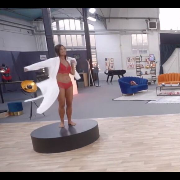 Nathalie Marquay en lingerie dans "Stars à nu", le 12 février sur TF1