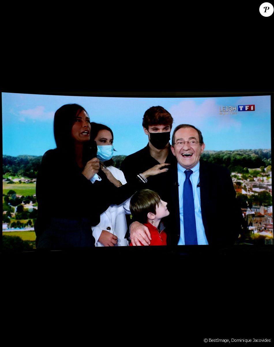 Sa famille, sa femme Nathalie Marquay, leur fils Tom Pernaut, Lou Pernaut et son petit Fils Léo - Dernier JT de Jean-Pierre Pernaut sur TF1 aprés 33 ans de présentation. Paris, le 18 Décembre 2020. © Dominique Jacovides / Bestimage