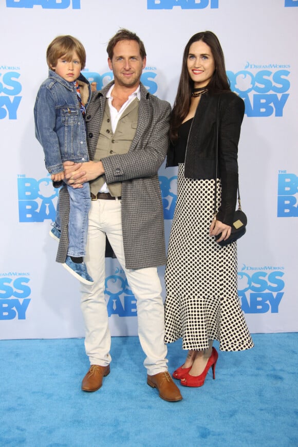 Jessica Ciencin Henriquez, son ex-mari Josh Lucas et leur fils Noah Rev Maurer à la première de ''Boss Baby'' à AMC Loew's Lincoln Square à New York, le 20 mars 2017.
